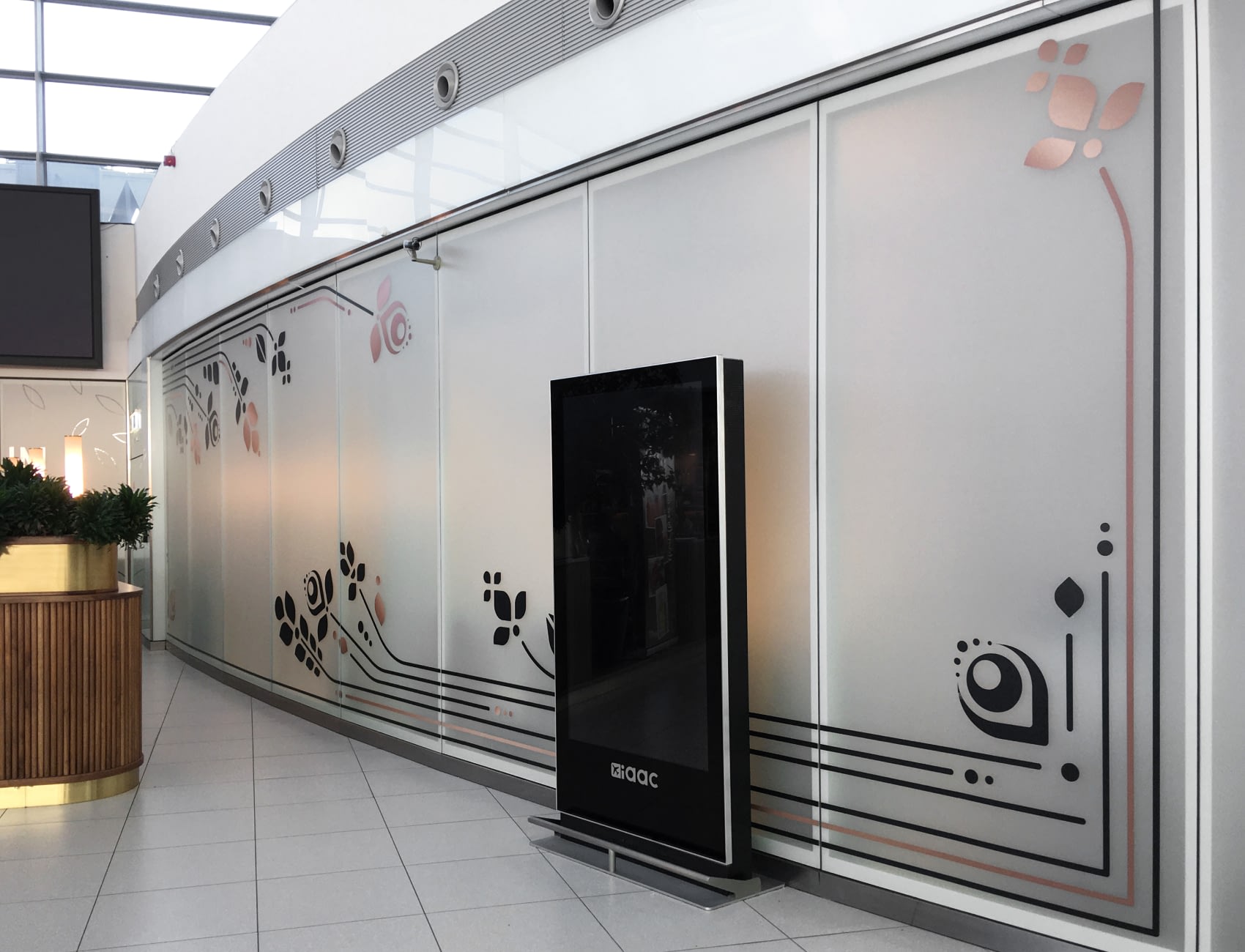 Wall design with Hungarian motives for Skycourt Lounge, side wall